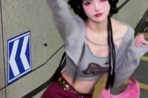 美顶流纯神演穿普拉达的女王2被删光！秀身体黑历史太多