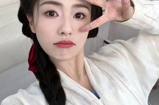 曝4瓜！湖南台女主持爱买高仿、体重反弹、怀四胎沈腾令人意外